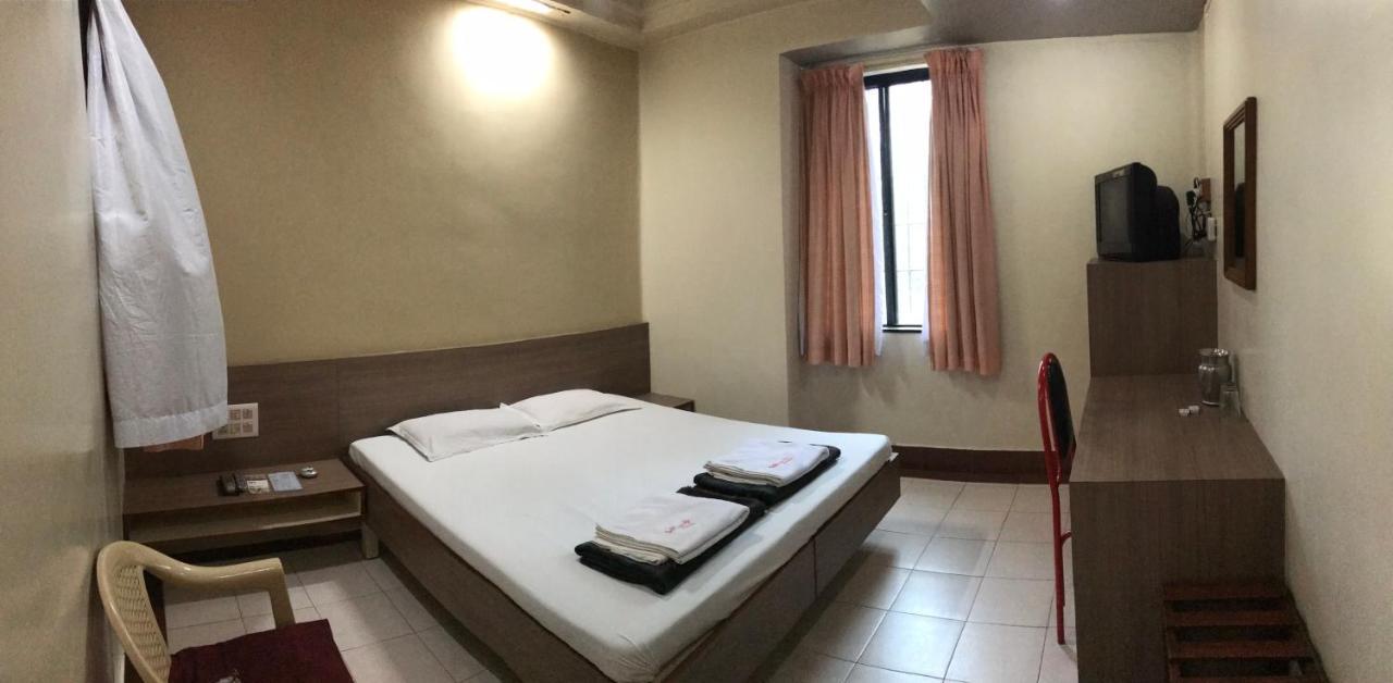 Hotel Satkar Cafeteria ベルガウム エクステリア 写真