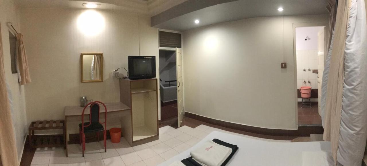 Hotel Satkar Cafeteria ベルガウム エクステリア 写真