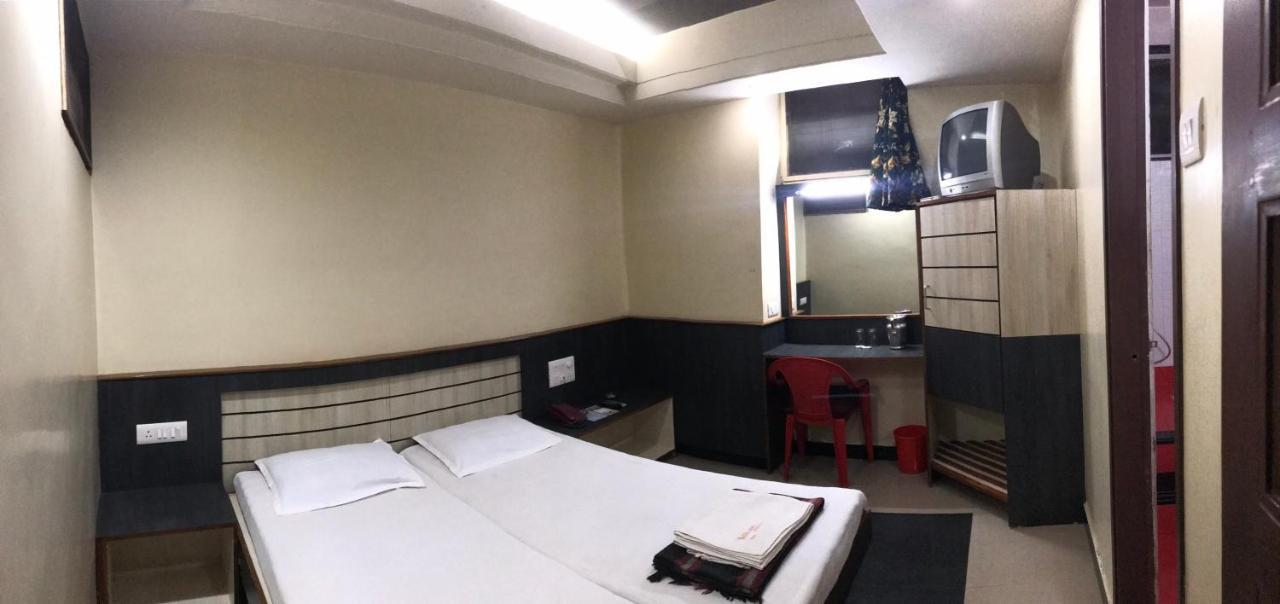 Hotel Satkar Cafeteria ベルガウム エクステリア 写真