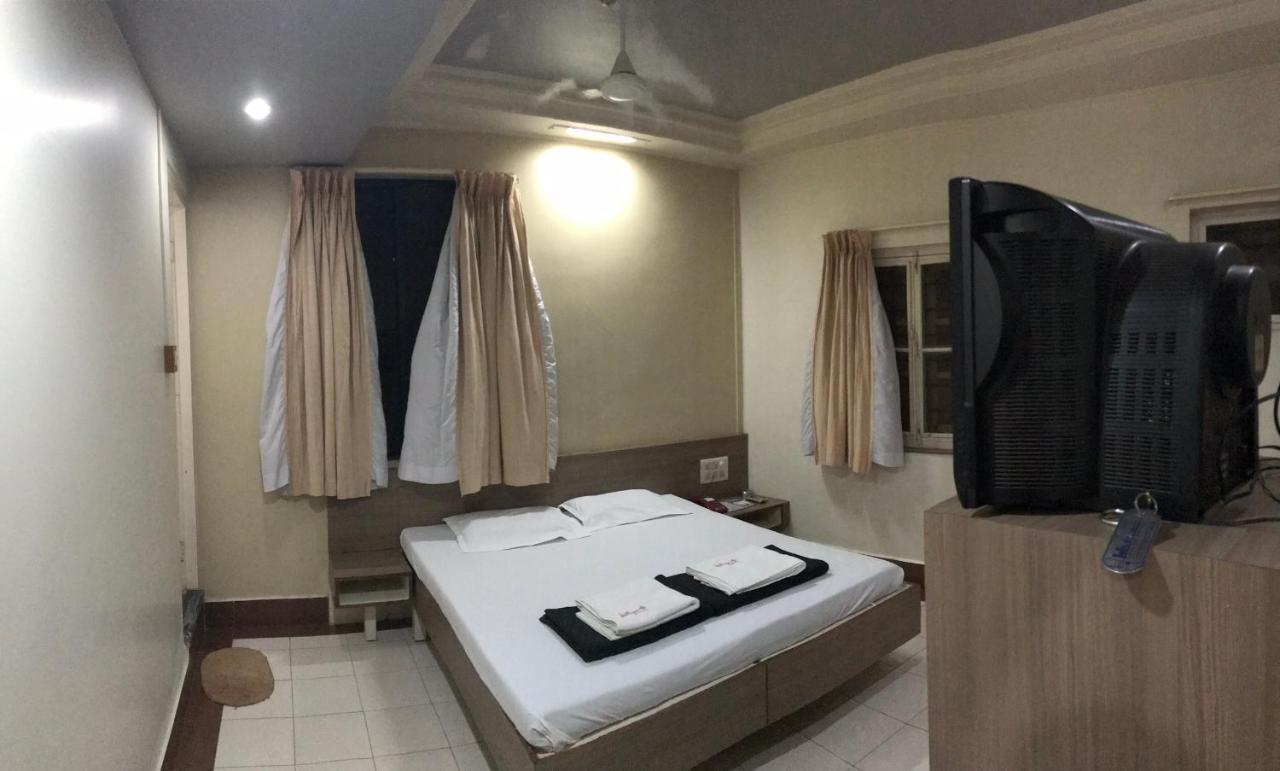 Hotel Satkar Cafeteria ベルガウム エクステリア 写真