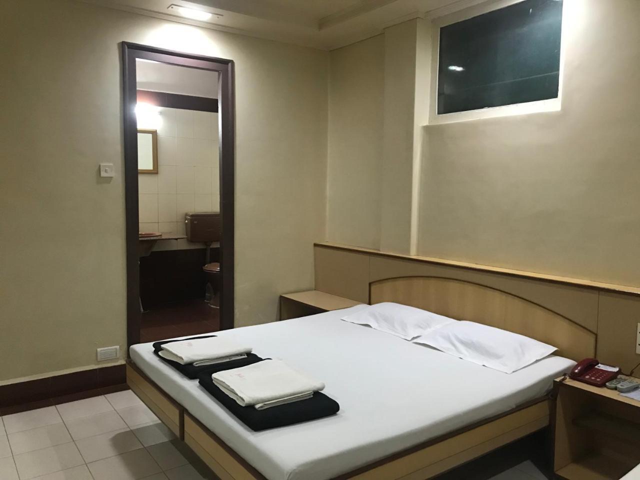 Hotel Satkar Cafeteria ベルガウム エクステリア 写真
