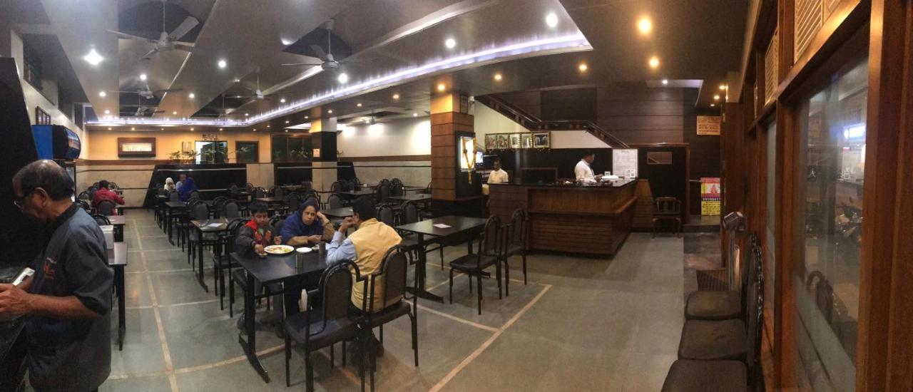 Hotel Satkar Cafeteria ベルガウム エクステリア 写真