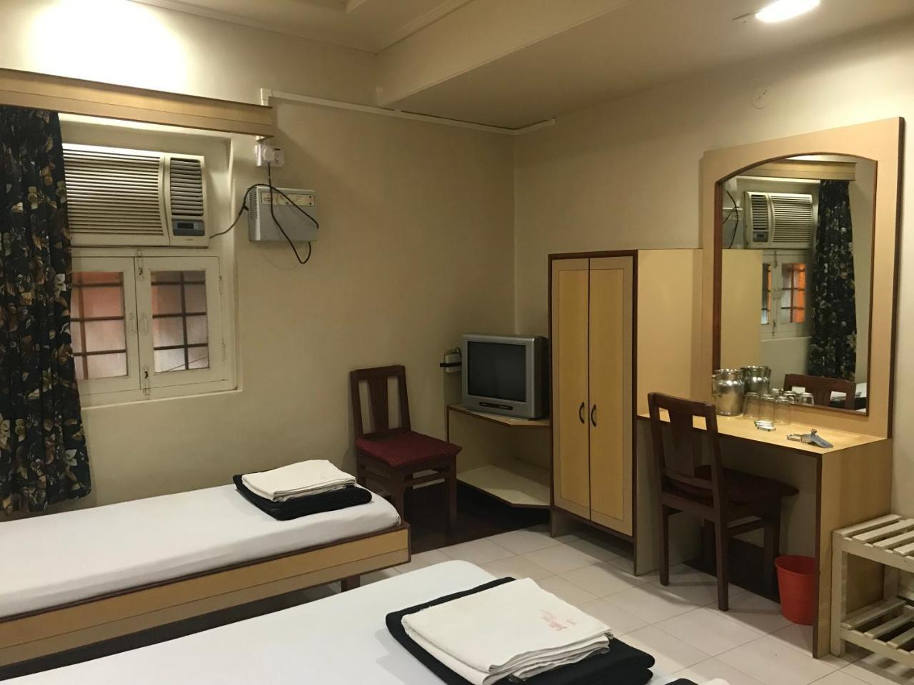Hotel Satkar Cafeteria ベルガウム エクステリア 写真