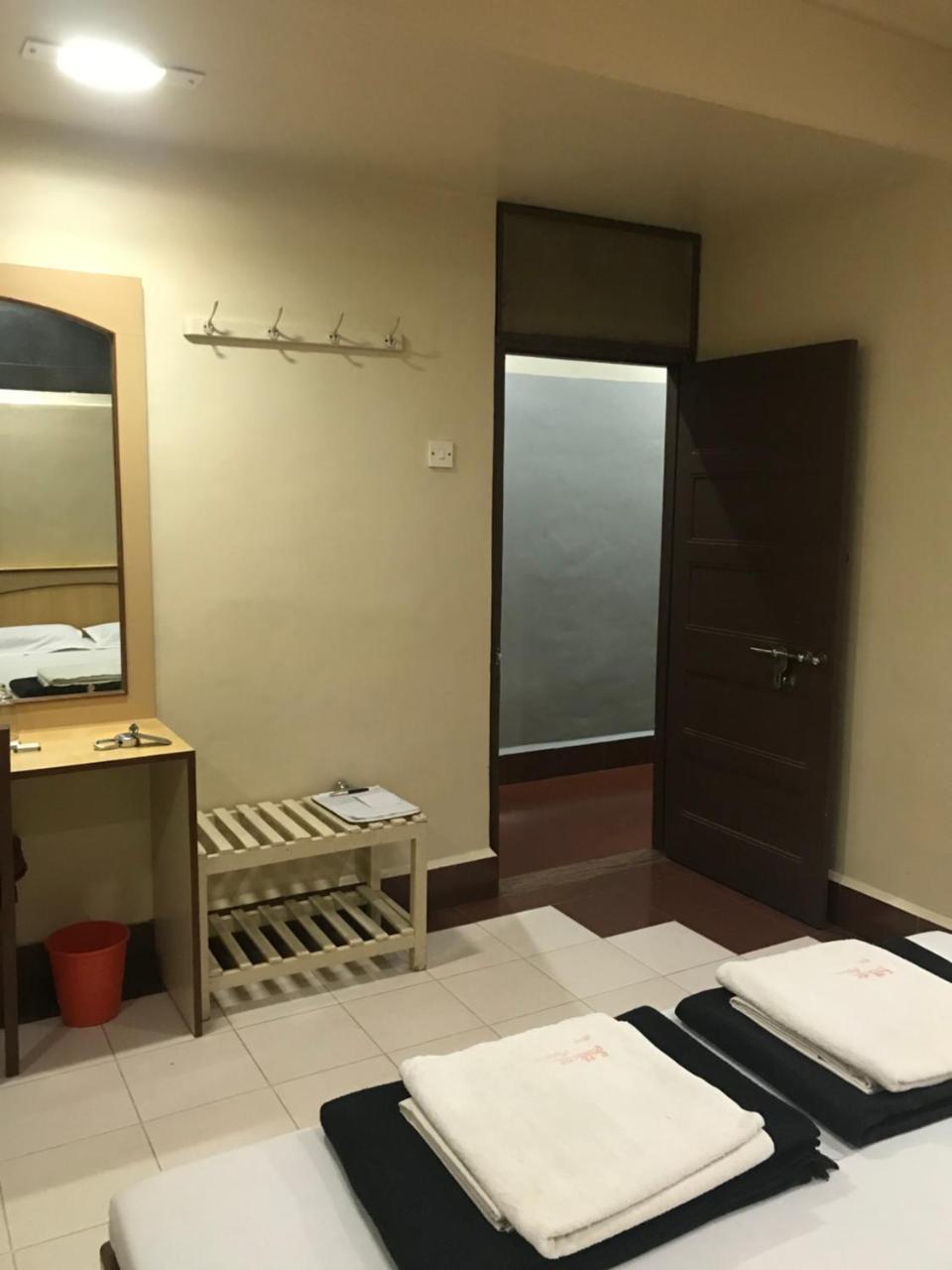 Hotel Satkar Cafeteria ベルガウム エクステリア 写真