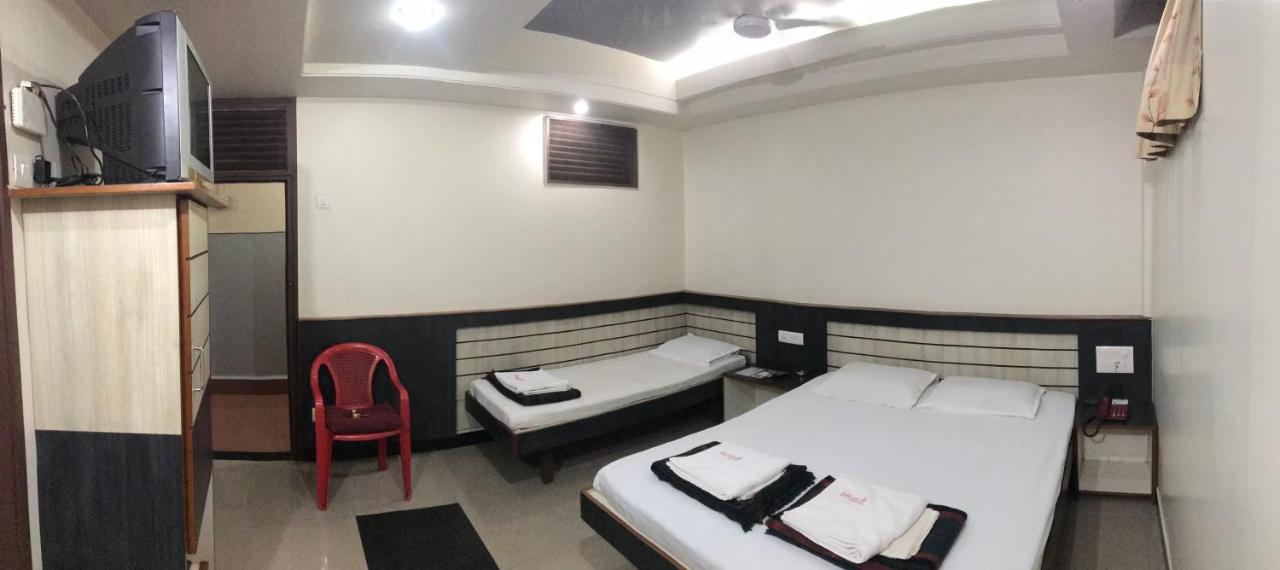 Hotel Satkar Cafeteria ベルガウム エクステリア 写真
